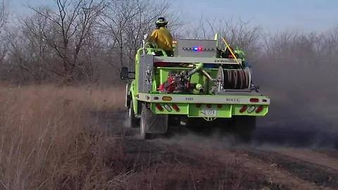 Family forced from home; firefighters battle 40-acre grassfire in Mayes County