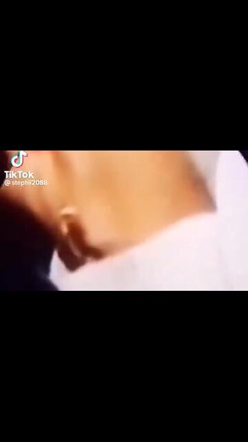 OK this is pretty strange. What is poking out of Biden's shirt sleeve? 😳