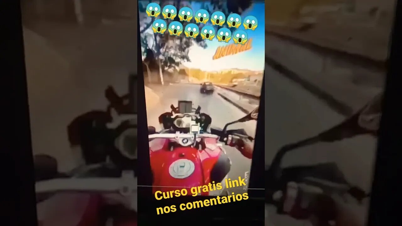 Foi bater no braço do motorista e veja o que aconteceu!!