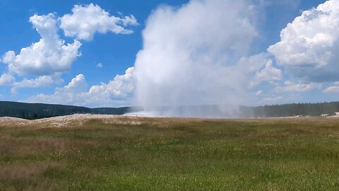 Old Faithful eruption 2023