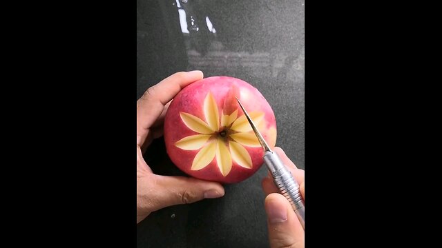 Apple carving #shortvideo #viralvideo #reels #rumbleshorts