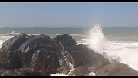 Mar agitado em Vila Velha-ES