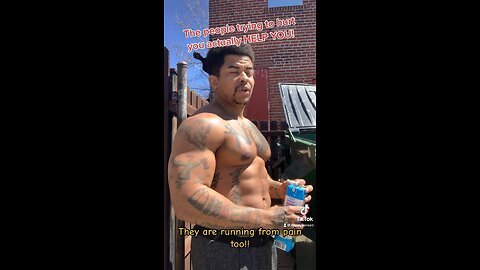 HE PEOPLE TRYING TO HURT YOU ACTUALLY HELP YOU! 🧠💪🏿the best motivational bodybuilder rapper