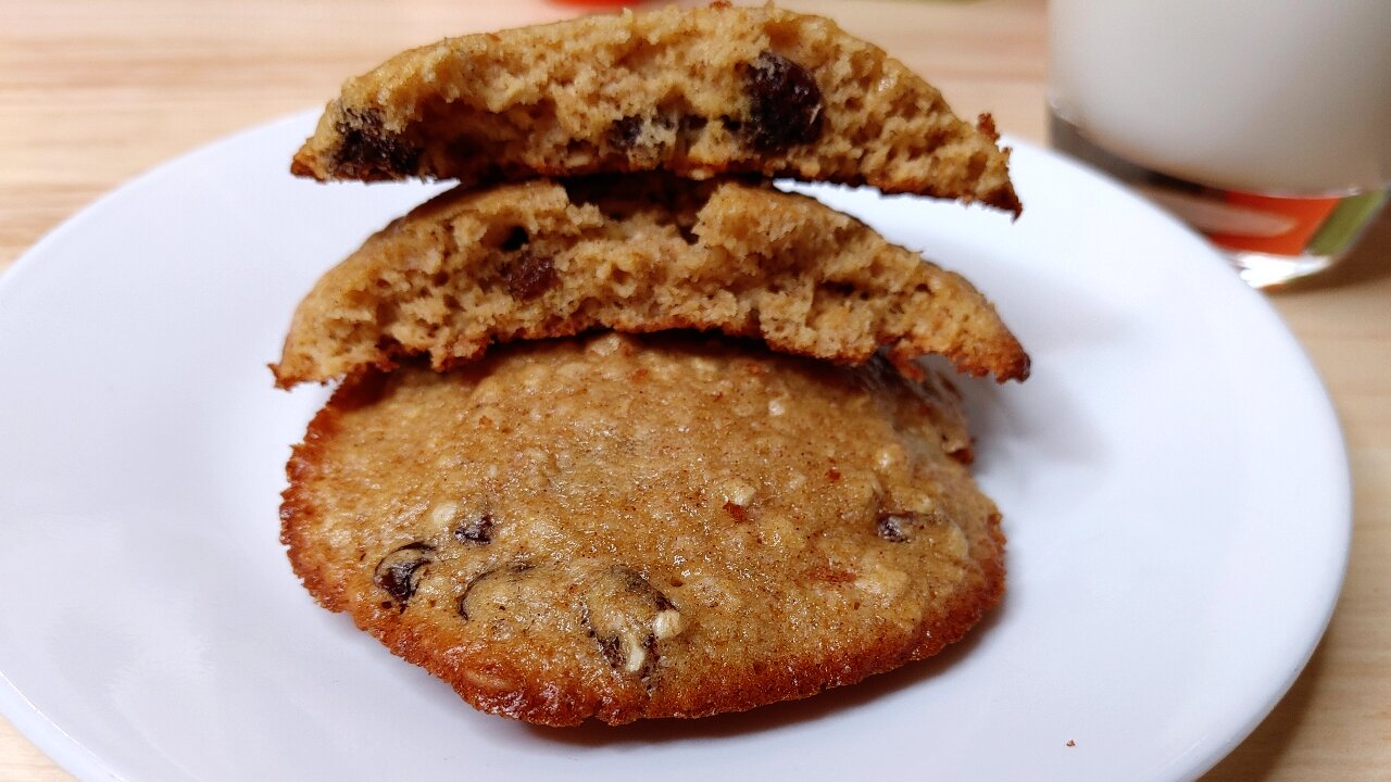 Soft Oatmeal Raisin Cookies