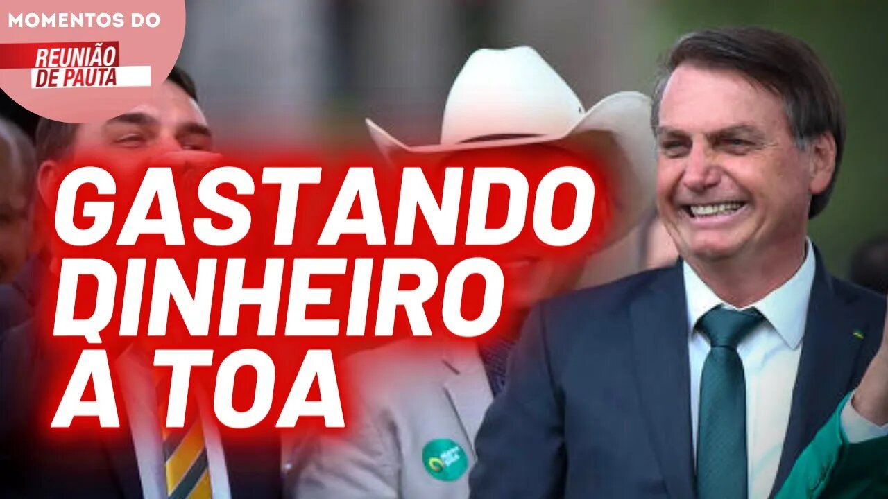 Governo Bolsonaro gasta 130 milhões para trocar cartão do Auxílio Brasil | Momentos