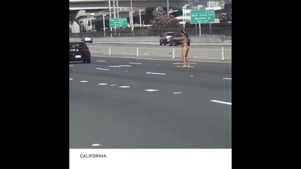 NAKED WOMAN🧟♀️SHOOTS AT BUSY TRAFFIC ON SAN FRANCISCO FREEWAY🛣️🚗🚙🚕🔫🧟🐚💫