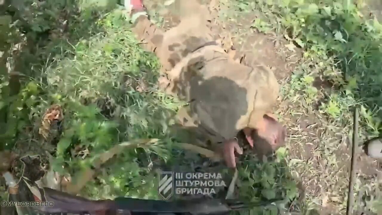 Wounded Russian soldier decided to blow himself up on a grenade to avoid capture.