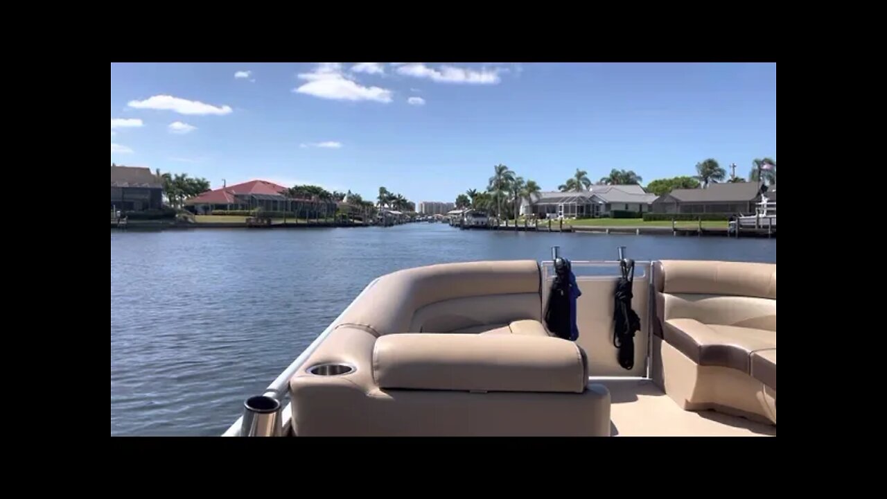 SW CAPE CORAL FLORIDA ON OUR HARRIS 22 foot TRITOON. April 12, 2022