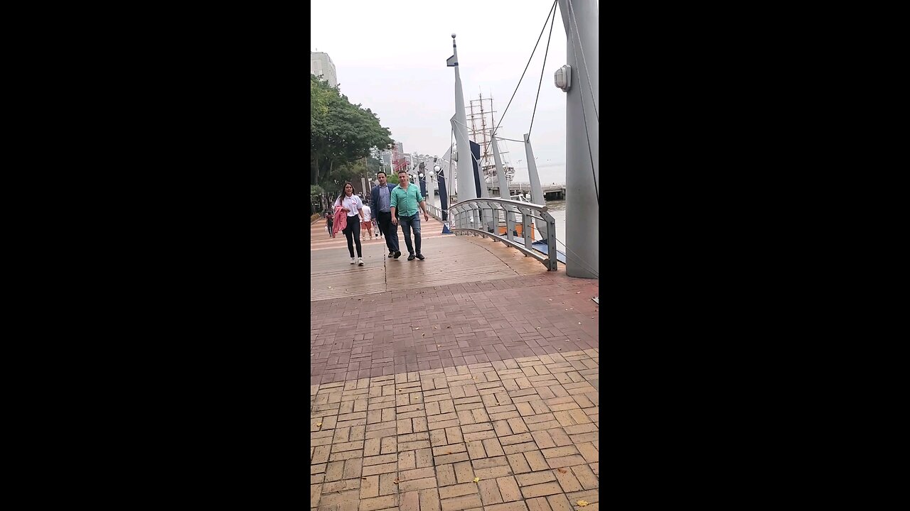 Walking around sightseeing on the malecón Quayaquil Ecuador 🇪🇨