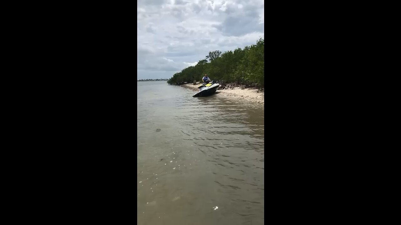 Crashed jet ski 🤦🏽♂️