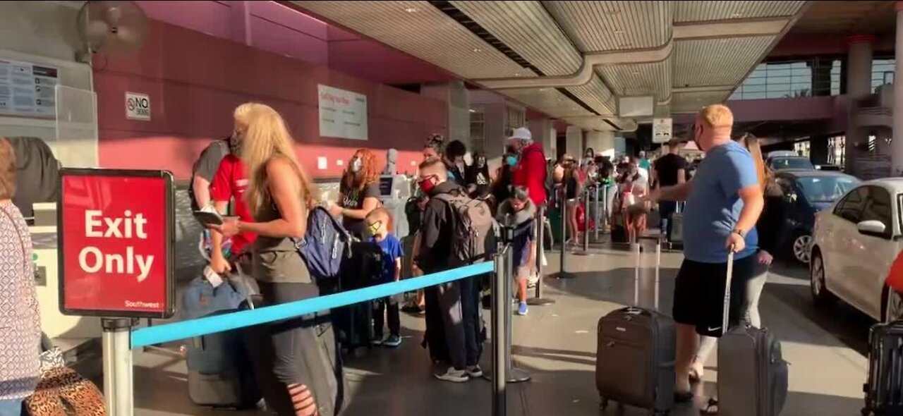 Long lines at McCarran International Airport