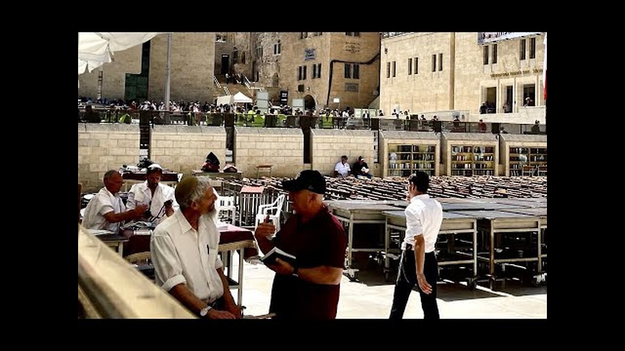 Astonishing Jerusalem Outreach - Messianic Rabbi Zev Porat Preaches