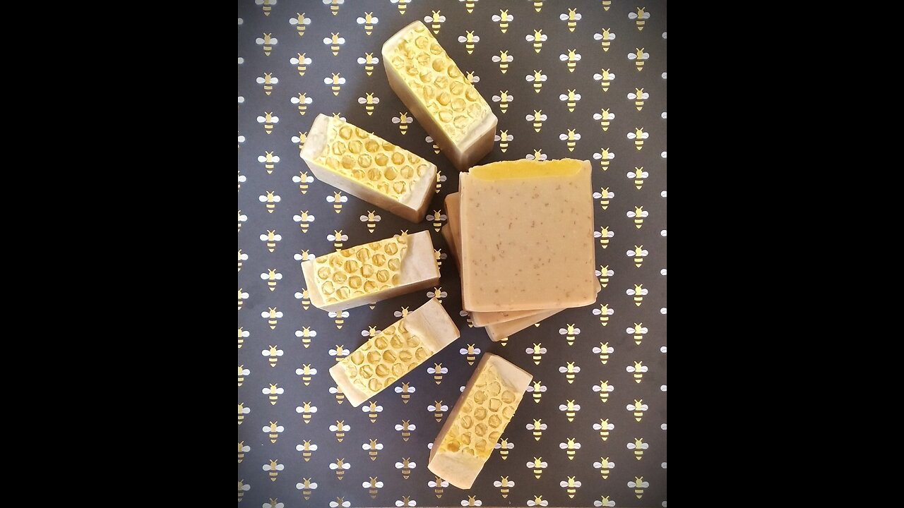 Quick Verson - Bee Cool - Peppermint Honey Oatmeal Soap