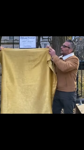 The official portrait of New York City Mayor Bill de Blasio is unveiled.