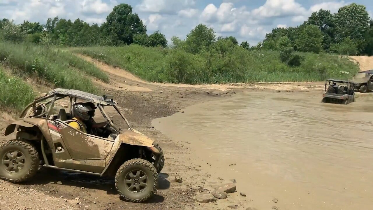 Turbo Wildcat Sport Plays In The Water