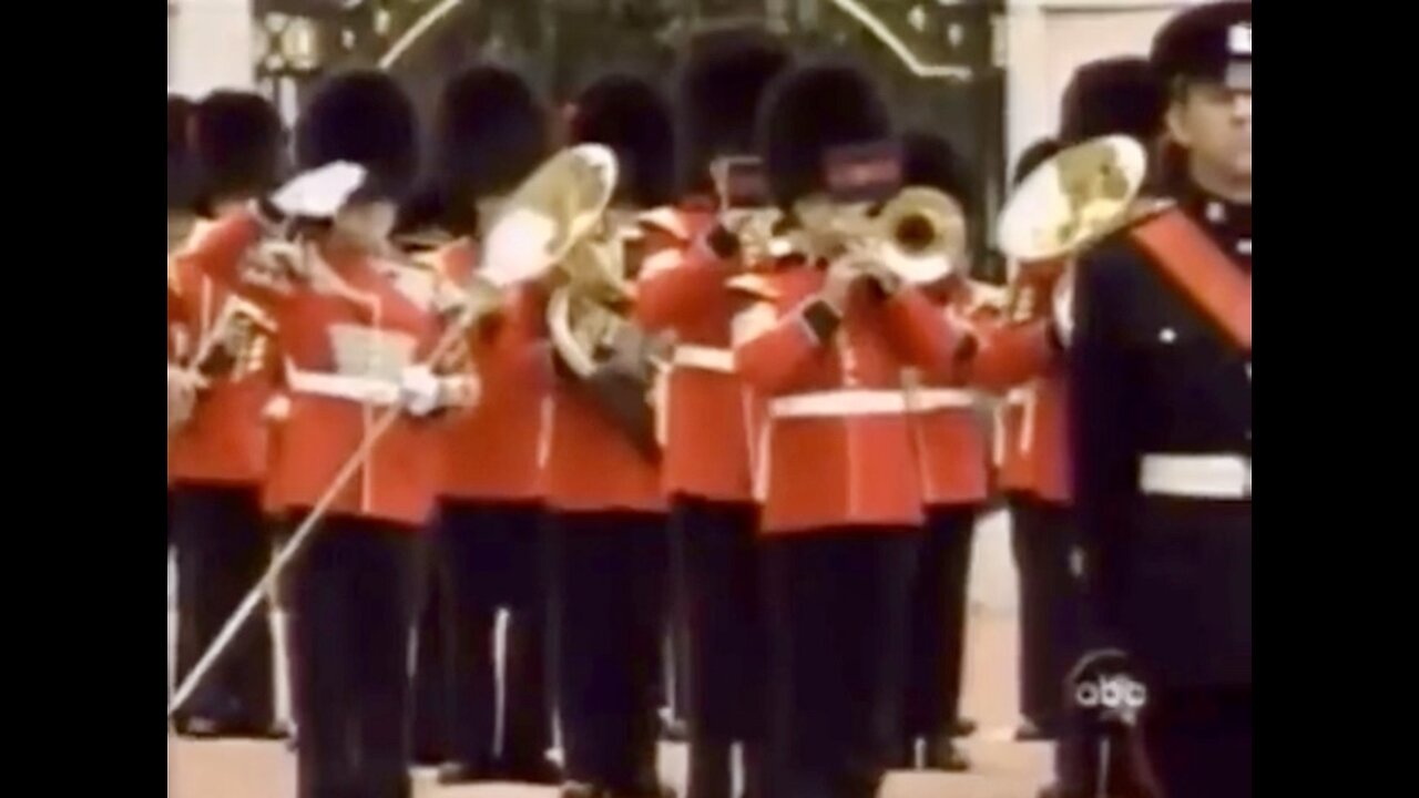 Queen ordered the Coldstream Guards’ band to perform “The Star Spangled Banner”