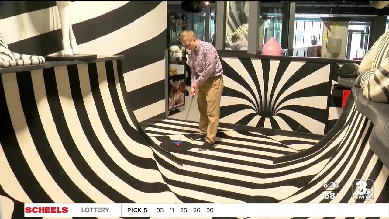 Mini golf bar set to open downtown Omaha Friday: 'The Fat Putter'