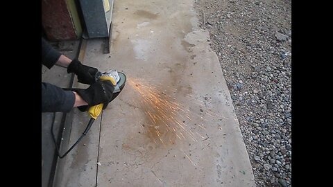 How to quickly clean a shovel before letting it back in the garage.