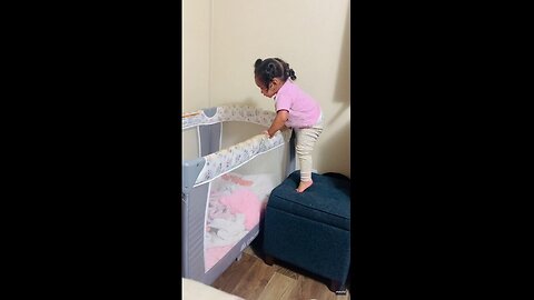 Toddler Puts Herself To Bed When It's Time For 'Night-Night'