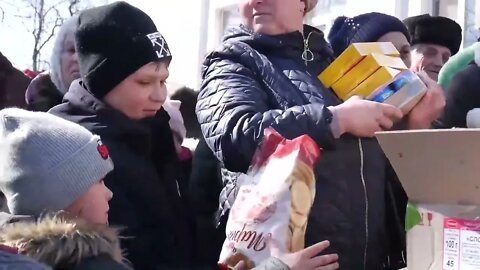 Russian Troops Deliver More Than 20 Tons Of Humanitarian Aid To Kharkov & Sumy Regions