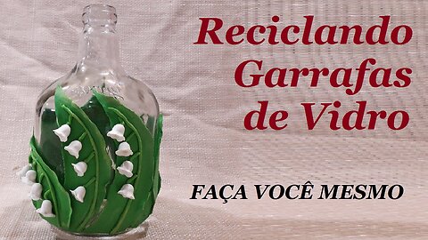 GARRAFA DECORADA COM LÍRIOS DO VALE - DECORAÇÃO COM MASSA DE BISCUIT (porcelana fria) @lucibuzo ​