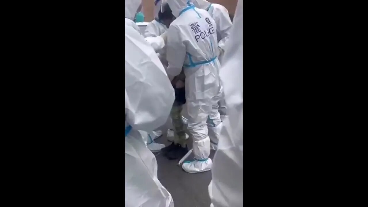 Man refuses to take his daily Covid test in China