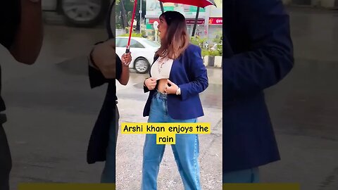 Arshi Khan is enjoying the rain!☔☔☔#bollywood #entertainment