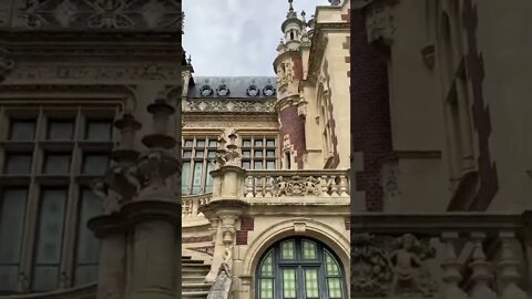 Cour intérieur du Palais Bénédictine à Fécamp (distillerie de la célèbre liqueur)