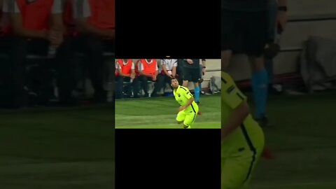 shocking turning skill of Suarez 😱