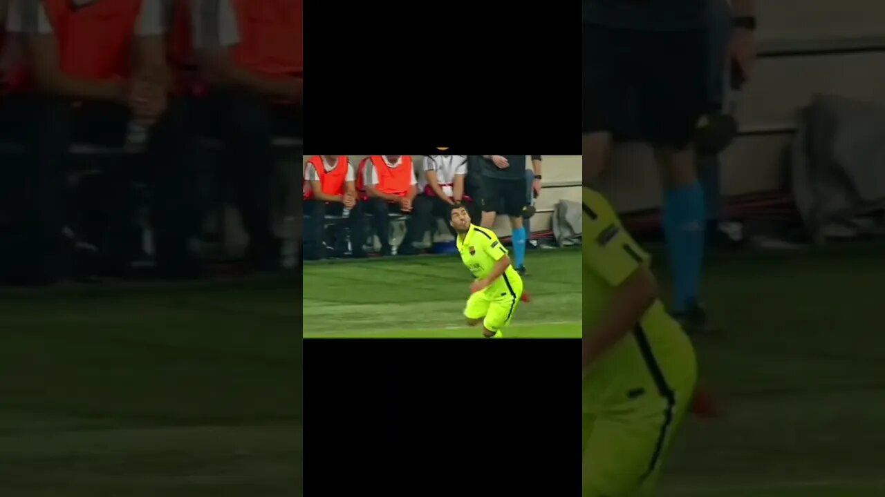 shocking turning skill of Suarez 😱