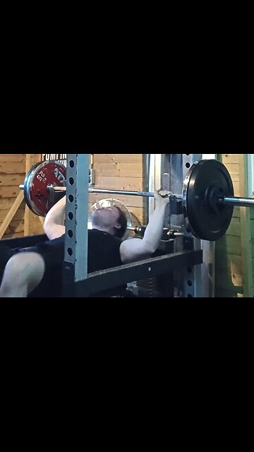 3x8 92.5 Kgs Paused Bench Press. Last Set