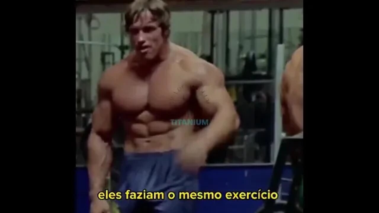 Arnold Schwarzenegger "Faça barra fixa para ter costas grandes"