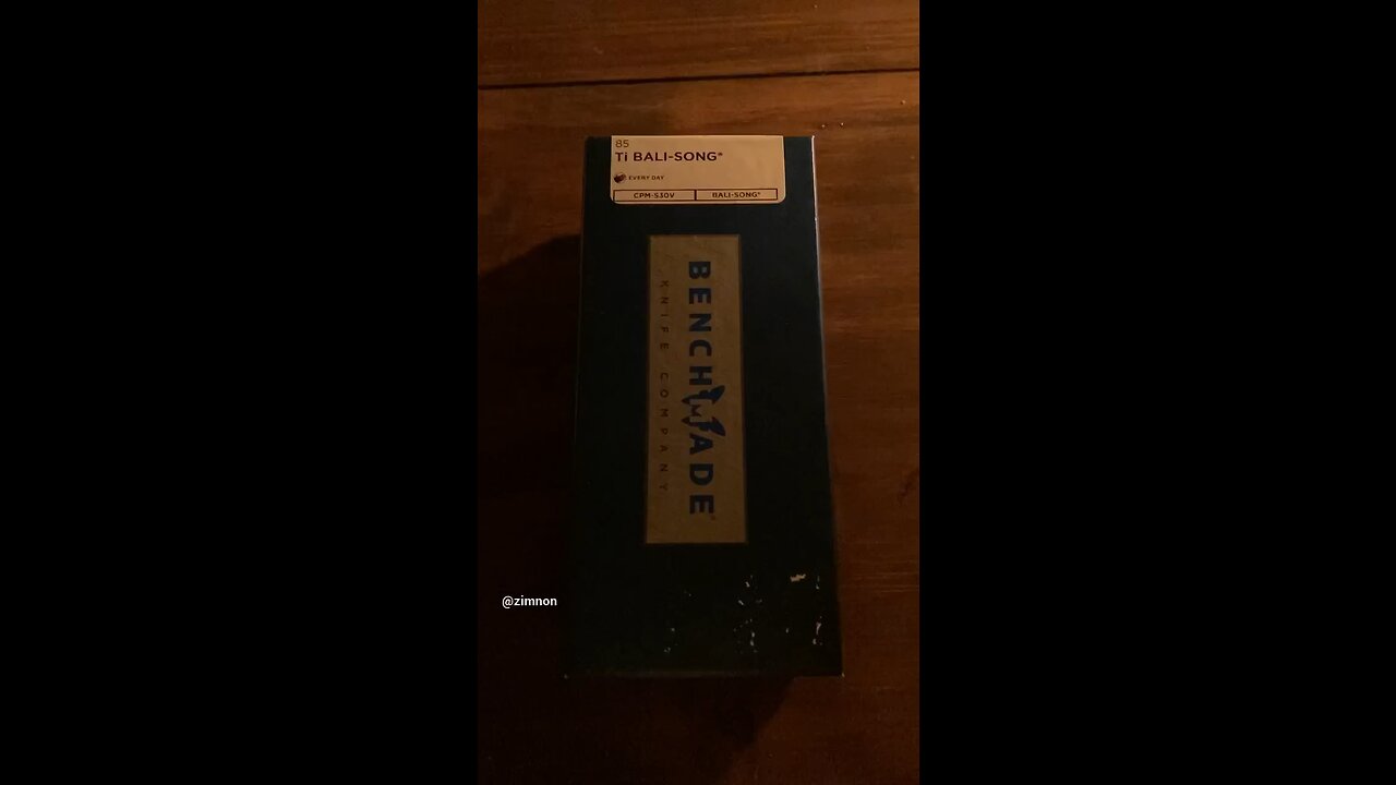 “Unboxing” Benchmade 85