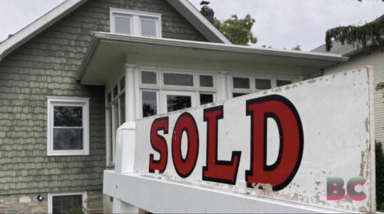 Mortgage rates fall for the first time in three weeks