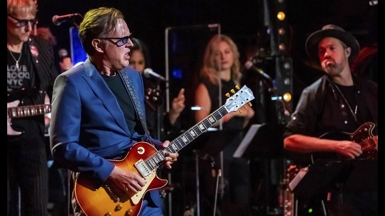 Blues Guitarist Joe Bonamassa Decries the 'Kardashian-ification' of Popular Music