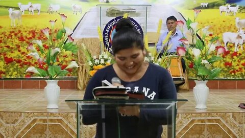 Hna Luisa alabando al Señor