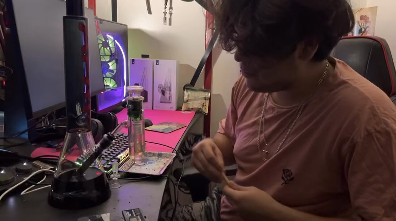 One gram bong rip vs the fadedpope