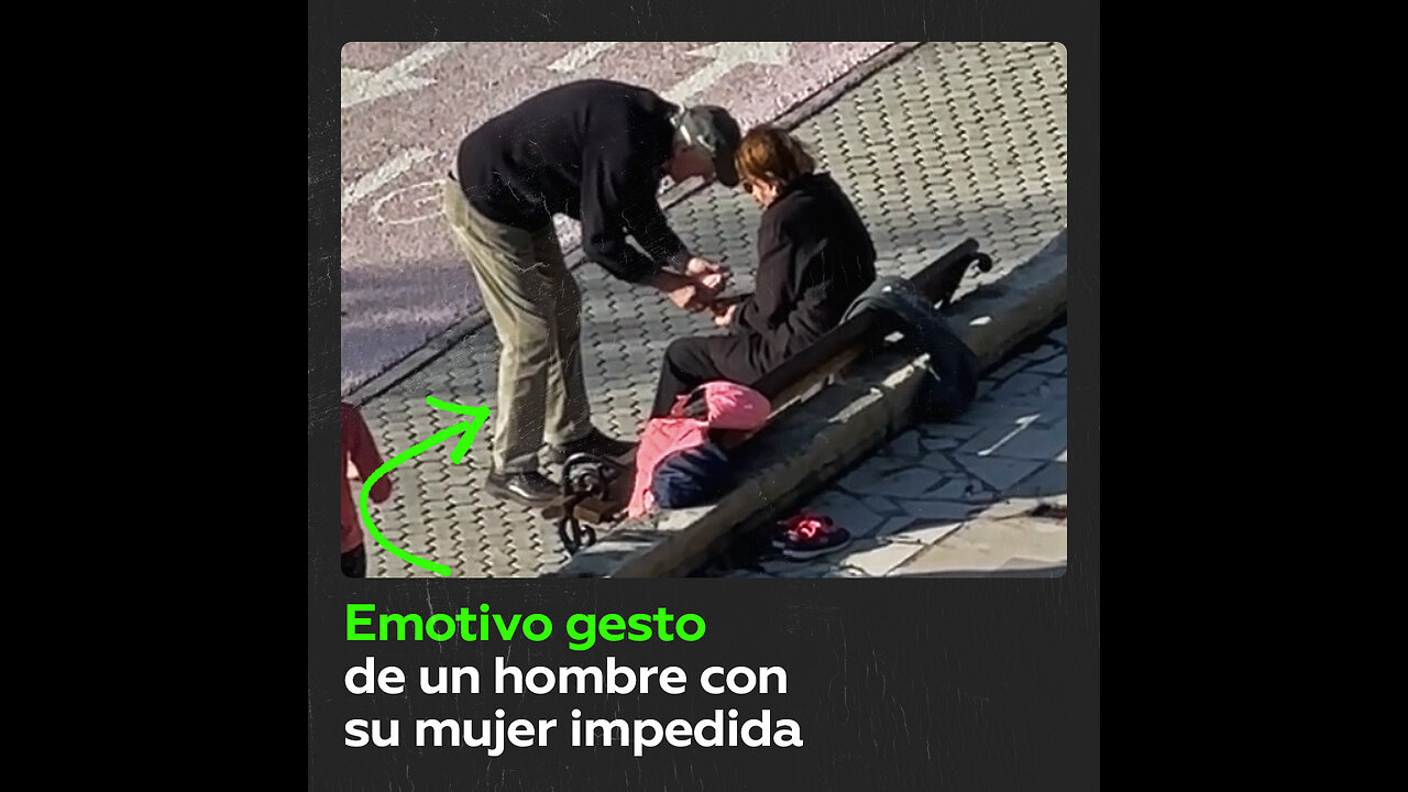 Capturan imágenes de un emotivo gesto entre personas mayores