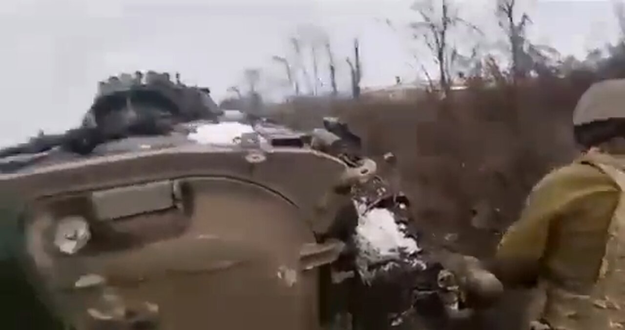Ukrainian soldiers execute a surrendered Russian soldier