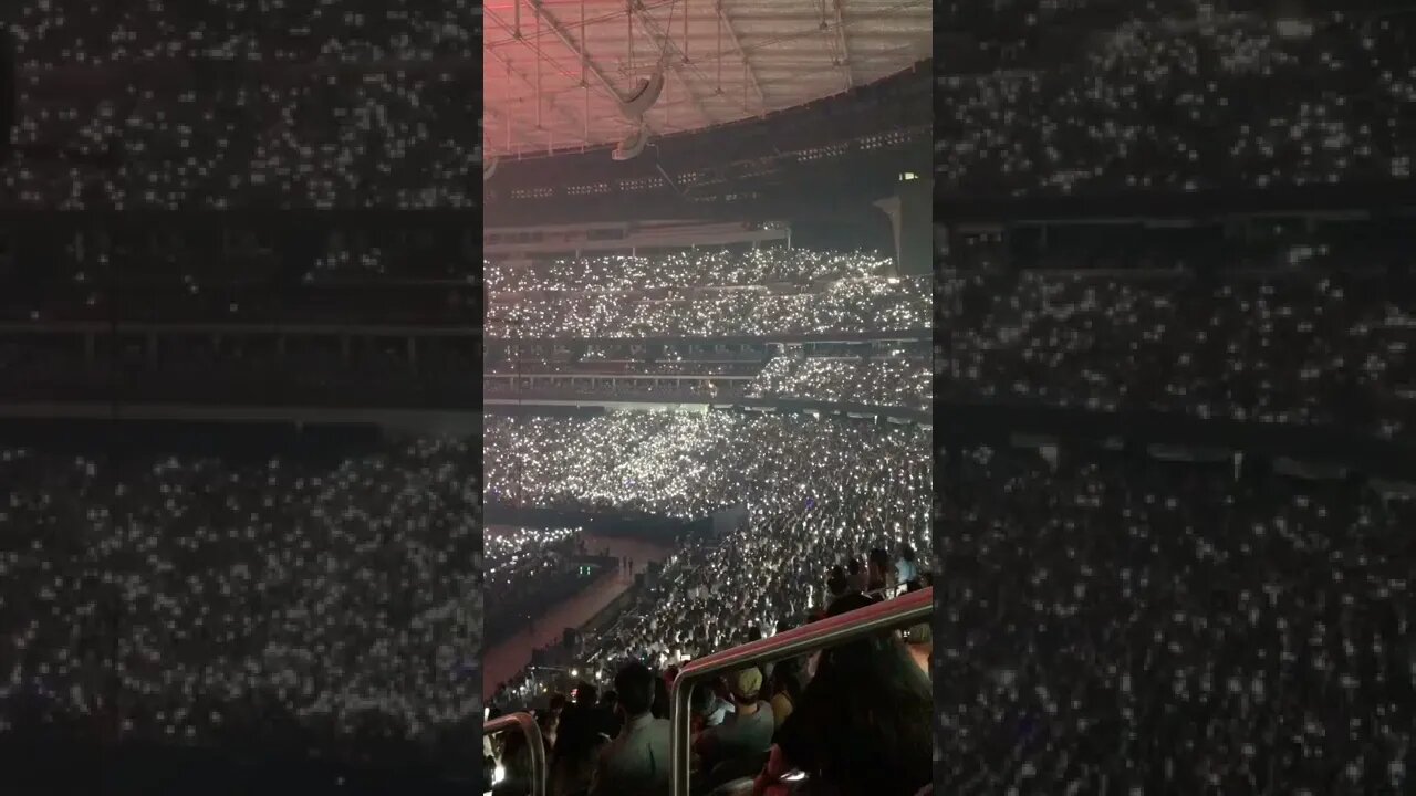 BTS & Armyy are very excited for army bomb wave 😍