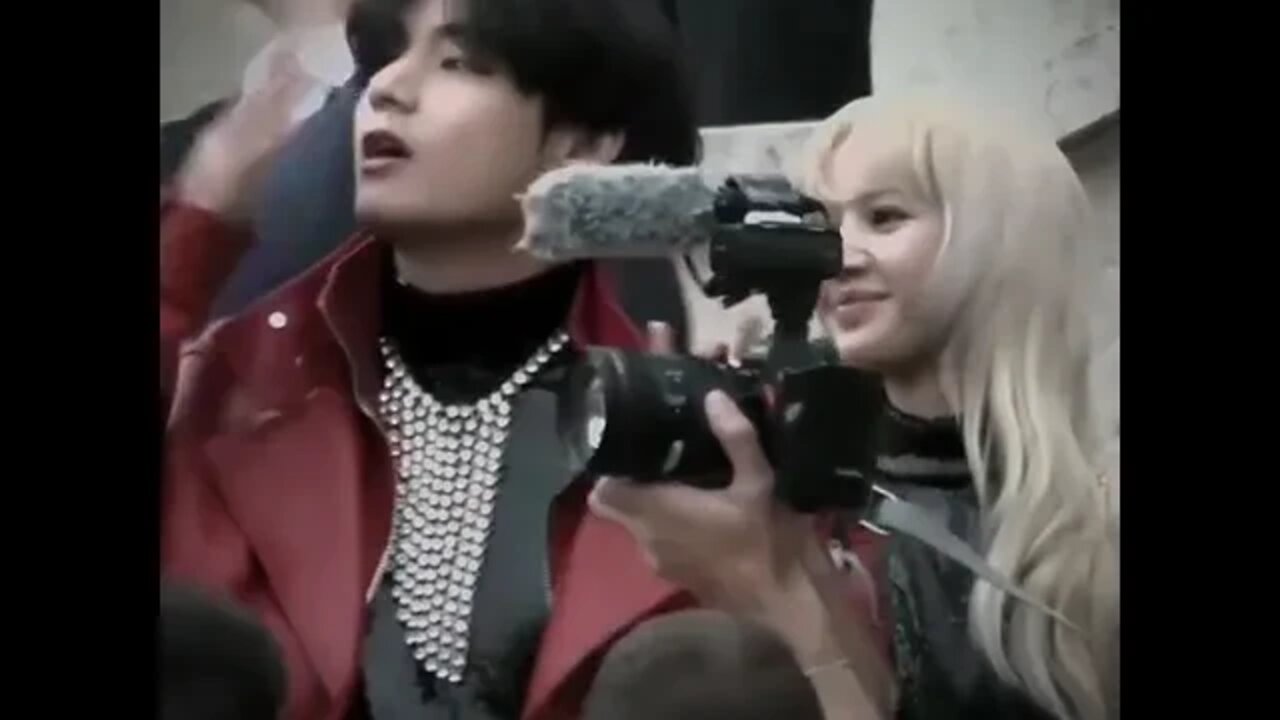 Kim Taehyung + Lisa + Park Bo-gum at Celine's FS 🔥🔥🔥🥵🥵