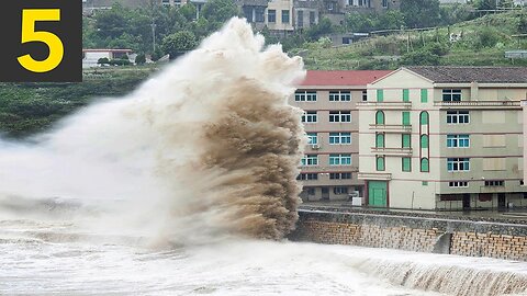 5 Large Waves VS Buildings