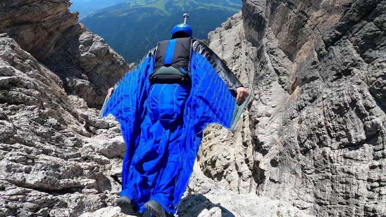 Wingsuit Flight - straight & steep line