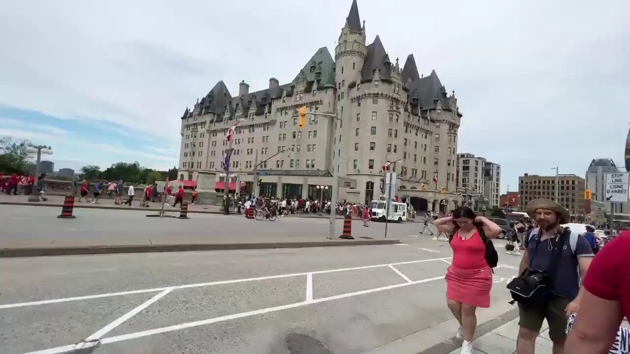 LIVE 🔴 The #churchofBuBBles on Dominion Day (canada day) at parliament in Ottawa.