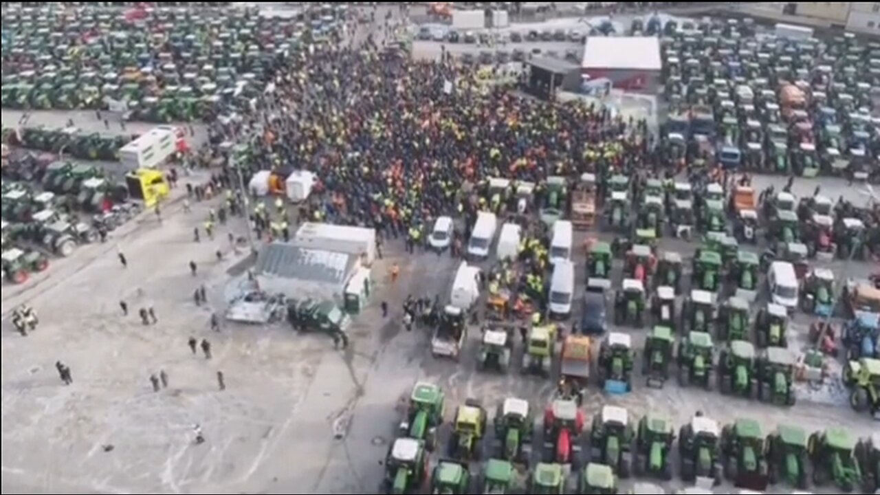 Farmers out en masse in Augsburg, Germany protesting crippling tax & regulations