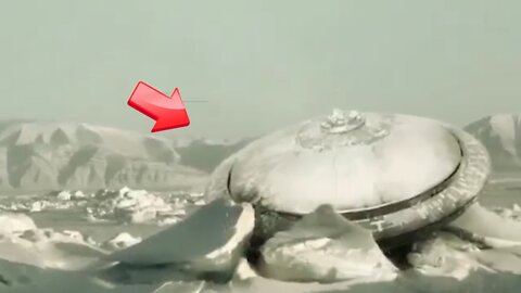 White saucer-shaped UFO crashes in Antarctica [Space]