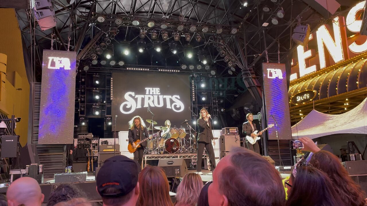 “Rebel Rebel” performed by the Struts live in Las Vegas