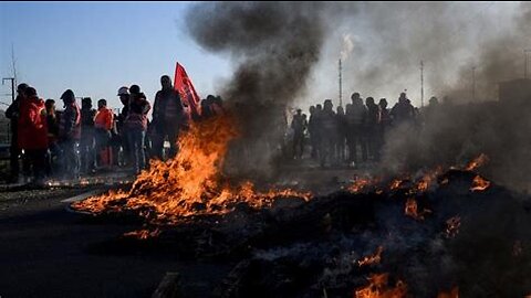 No confidence vote ruins Macron, protests rage in Paris