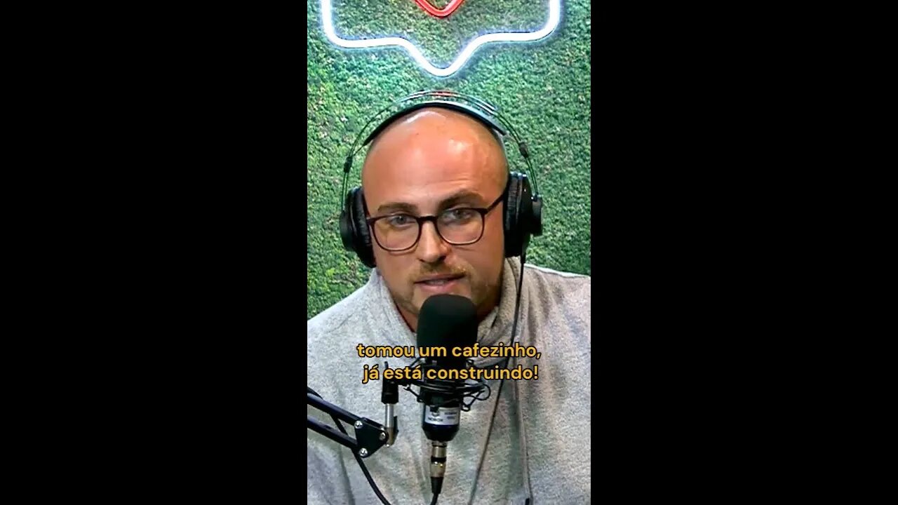 Enquanto o cara tá preparando, a gente já terminou a parede... 😂 #cortesdepodcast #biomassadobr