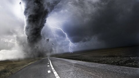 CLOSE TORNADO TEARS THROUGH TOWN